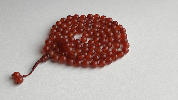 Чётки из сердолика «Милость Лотосорожденного»