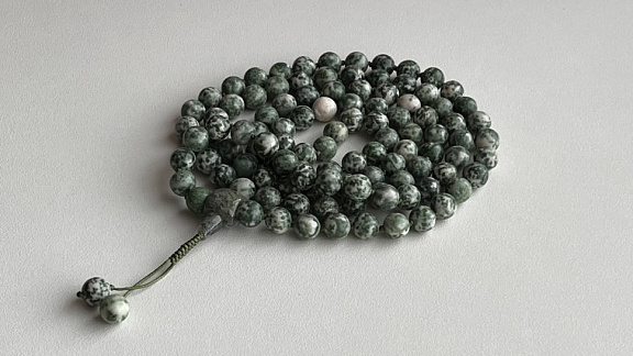 Чётки из яшмы зеленой «Слава Миларепе»