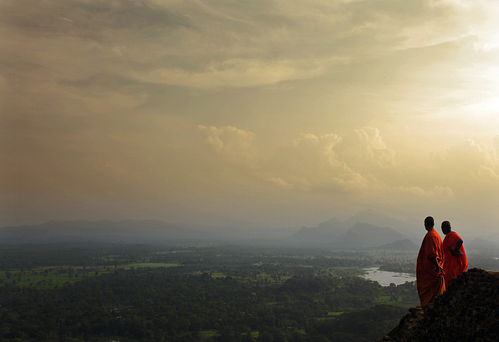 буддийские монахи на горе фото