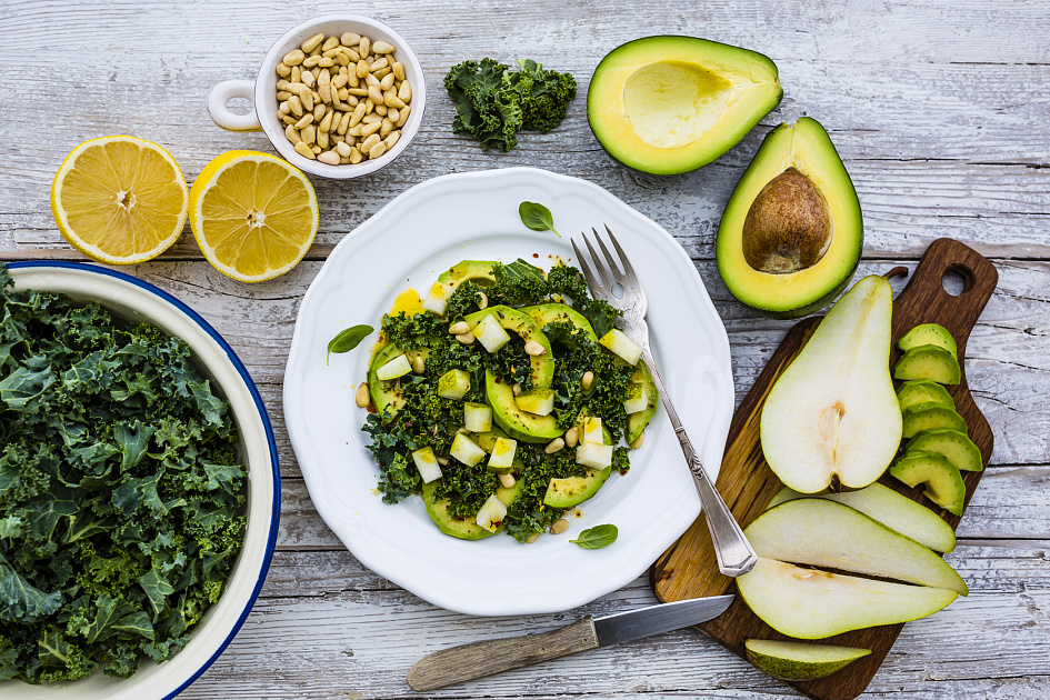 зеленый салат, авокадо, груша
