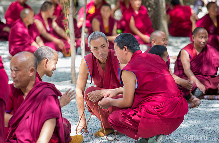 тибетские монахи, дебаты монахов