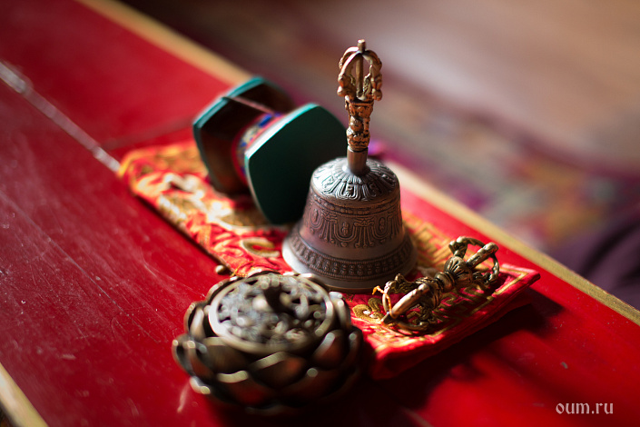 буддийский колокольчик и ваджра фото