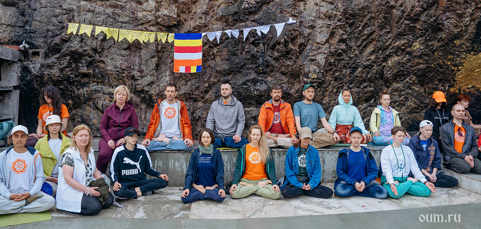 Медитация у пещеры Махакала фото