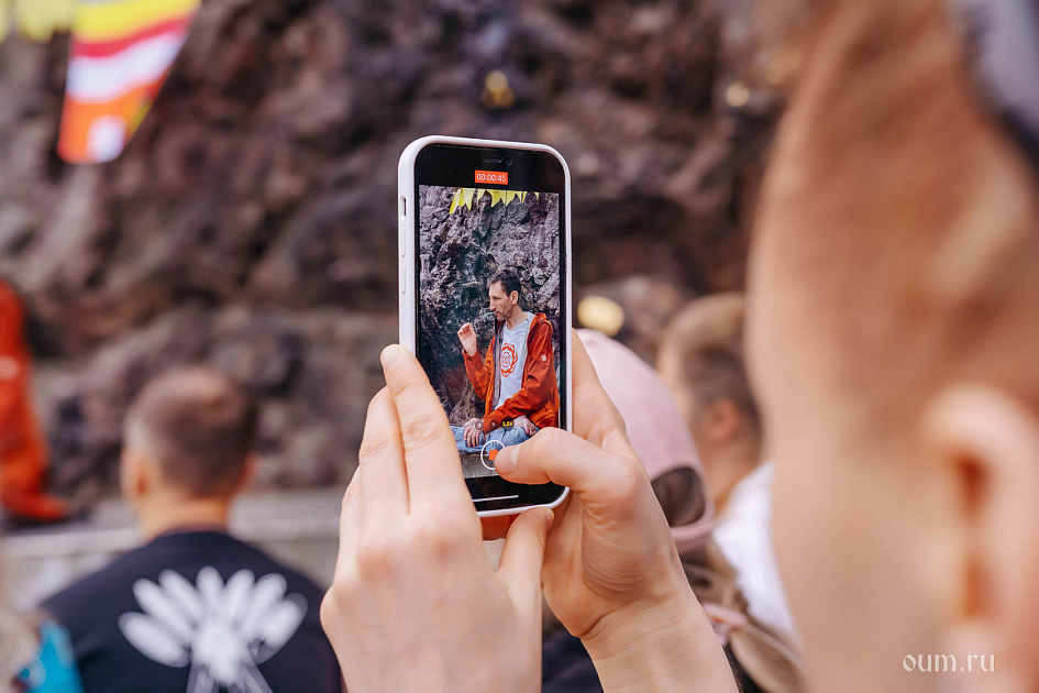 От ваших мыслей, на чём вы концентрируетесь, как вы концентрируетесь