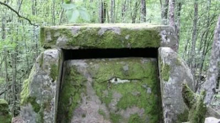 Дольмен на горе Циганкова