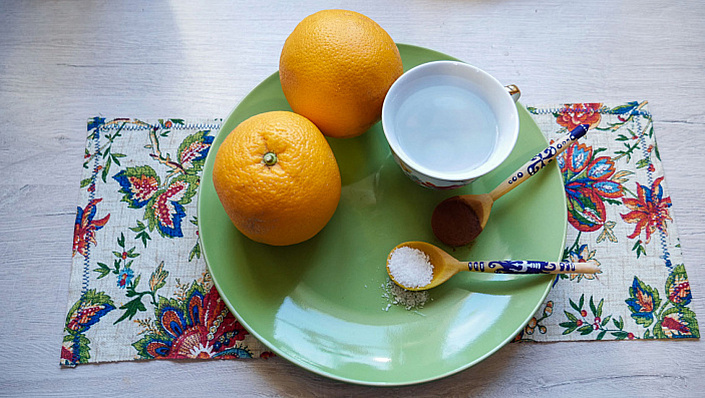 апельсины на тарелке