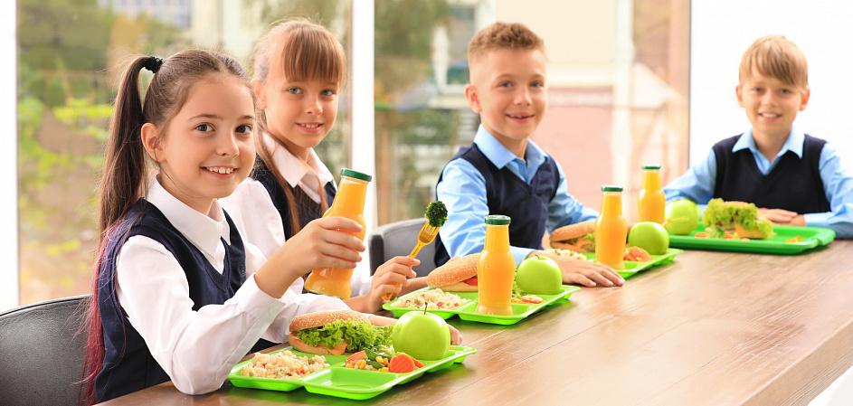 Правительство Великобритании призвали исключить мясо из школьных обедов