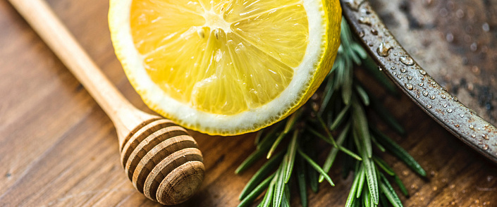 Лимонная вода — чем она так полезна?