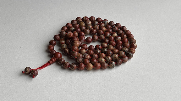 Чётки из яшмы Пикассо «Лумбини»