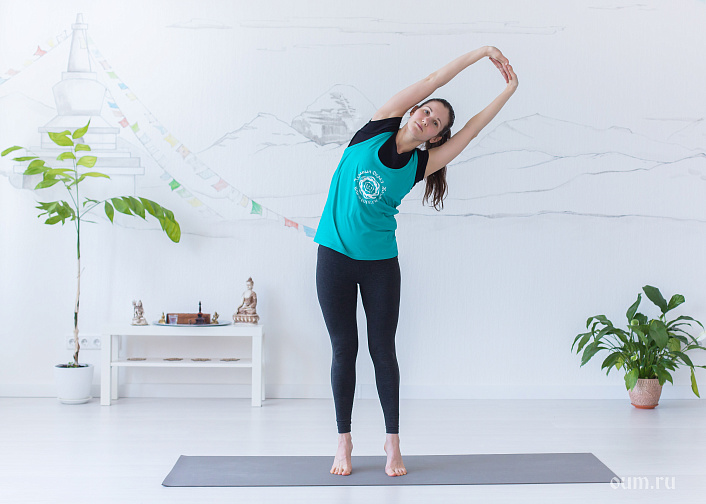 Тирьяка Тадасана, асаны, йога, шаткармы