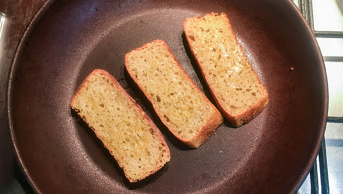 хлеб на сковороде