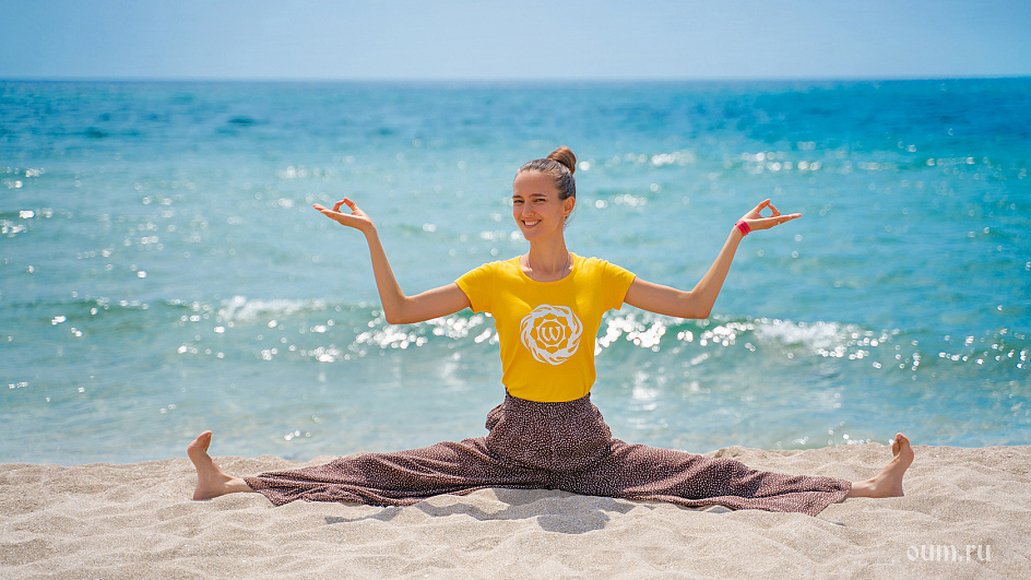 асаны, самаконасана, шпагат, море