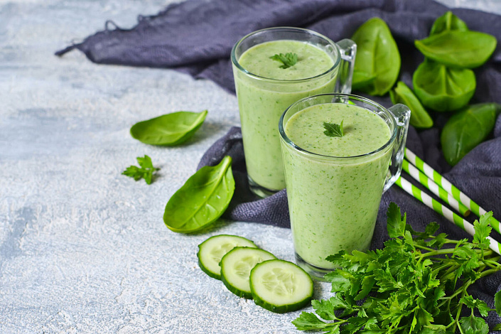смузи из шпината и огурца фото