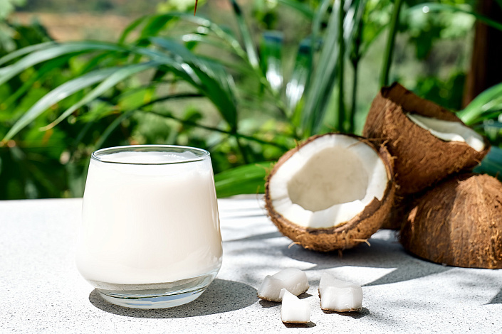 кокос и кокосовое молоко фото