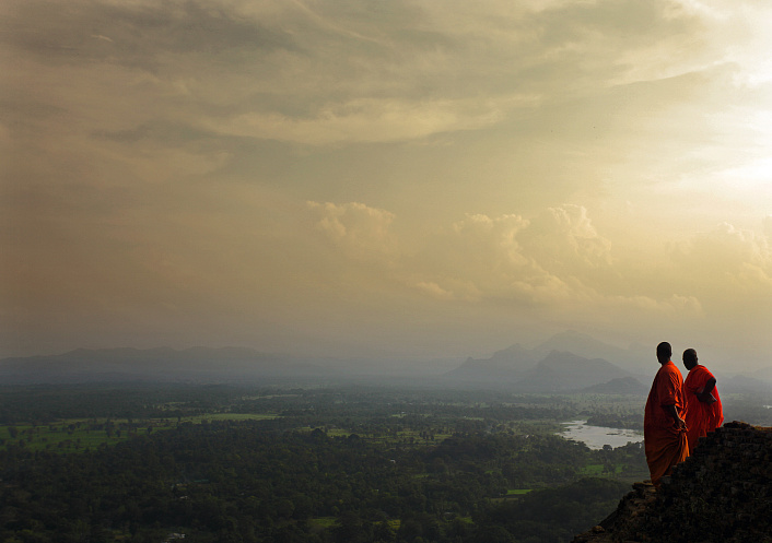 монахи на горе