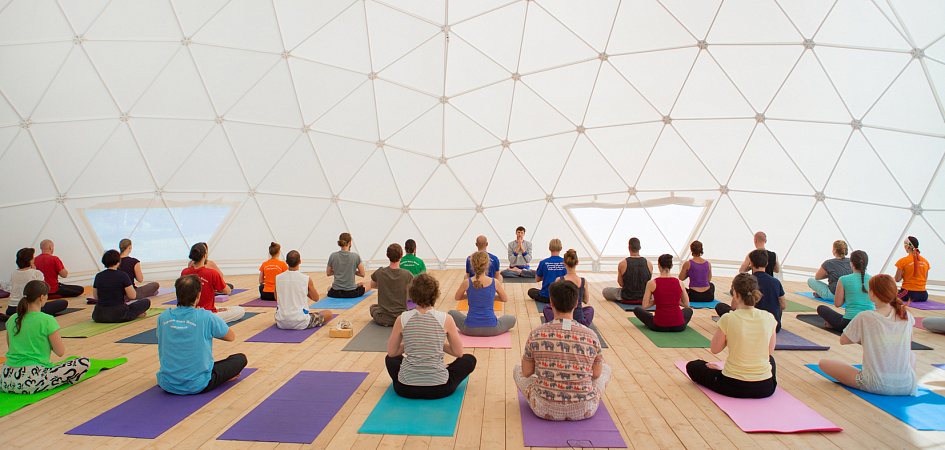 Андрей Верба, люди медитируют