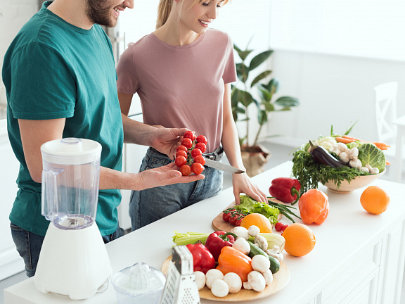 пара готовит овощи