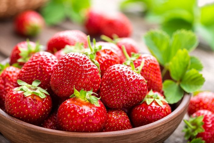 fresh-juicy-strawberries-with-leaves-strawberry-PNHFZZC.jpg